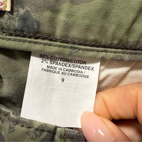 NWT Vintage Levi’s Camo Cargo Capri Pants Y2K Utility 2006 Size 9 - Picture 7 of 8